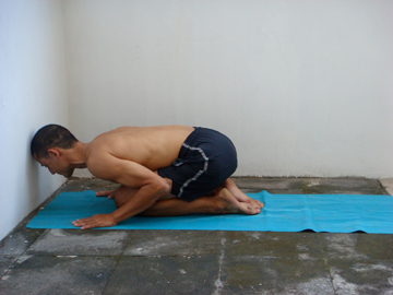 spiderman yoga pose kneeling prep