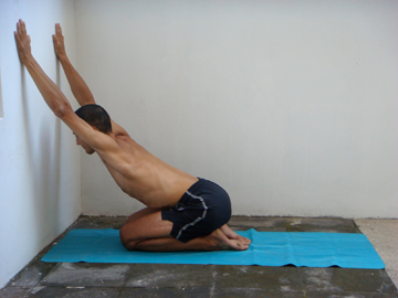 spiderman yoga pose kneeling