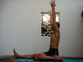 half hero yoga pose upright quadriceps stretch
