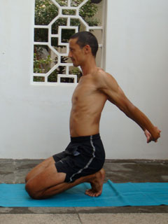 toe stretch while kneeling
