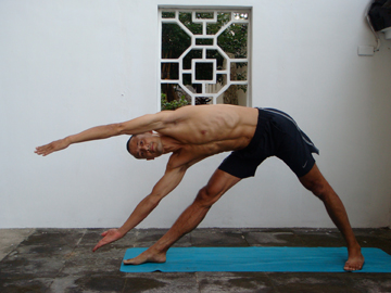 triangle yoga pose variation