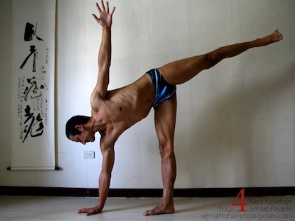 Using half moon as a hip strengthening exercise. Neil Keleher. Sensational Yoga Poses.