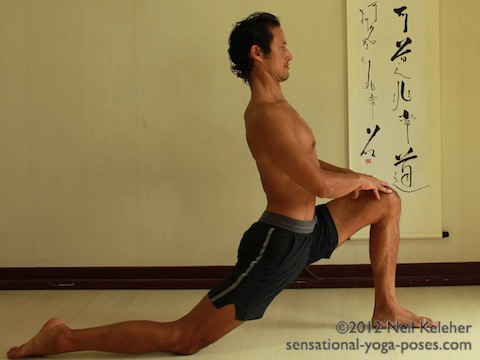 yoga poses for strengthening the back of the body, high lunge